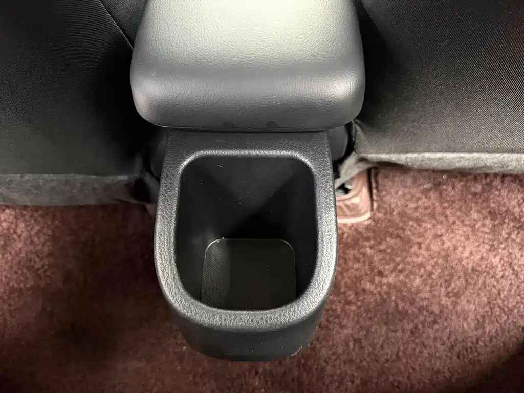 Toyota Yaris L 2022 — фото 12