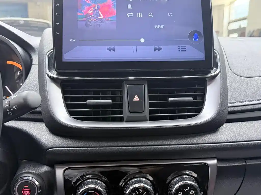 Toyota Yaris L 2022 — фото 15