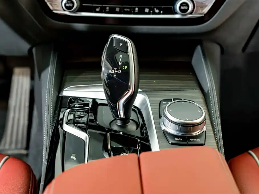 BMW 5 Series 2021 — фото 14