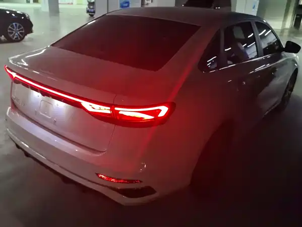 Geely Emgrand 2022