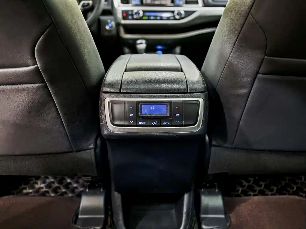 Toyota Highlander 2018 — фото 19