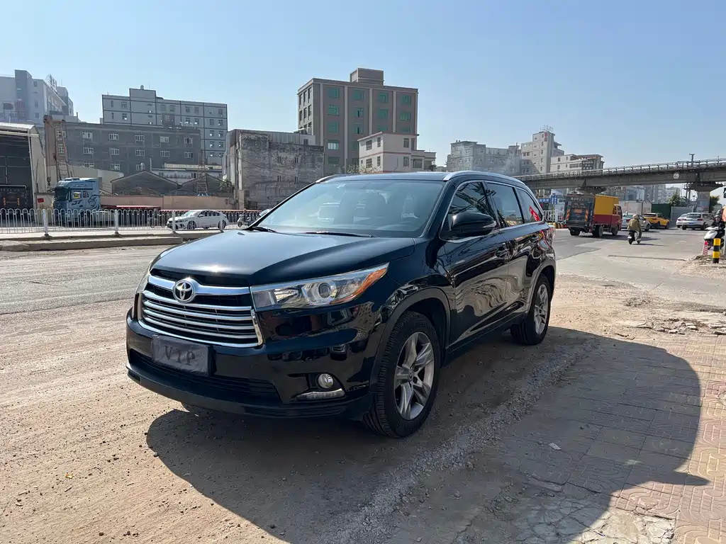 Toyota Highlander 2015 — фото 1