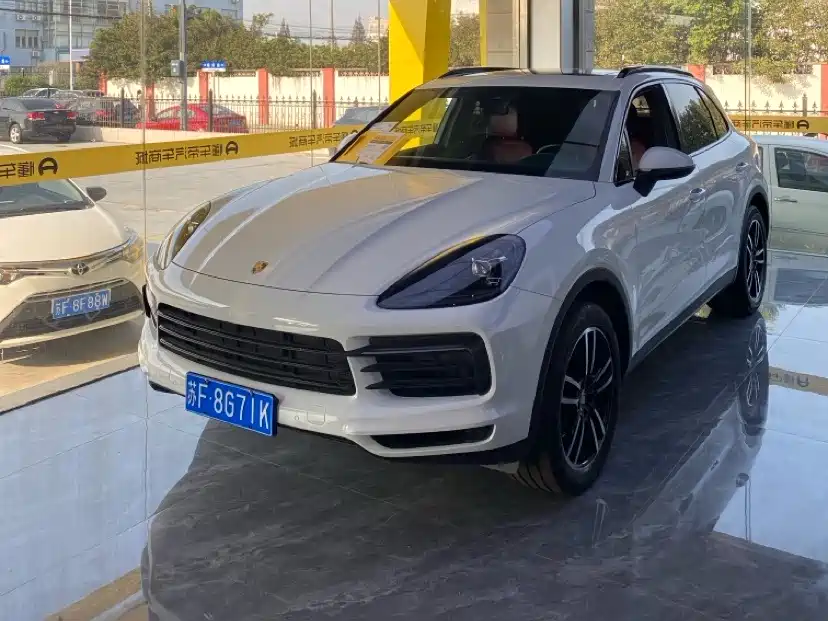 Porsche Cayenne 2019 — фото 1