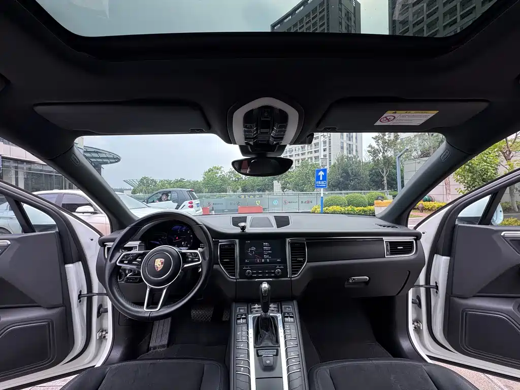 Porsche Macan 2016 — фото 14