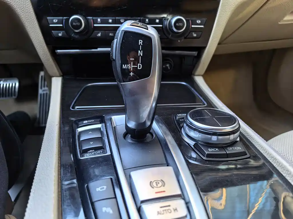 BMW 7 Series 2013 — фото 20