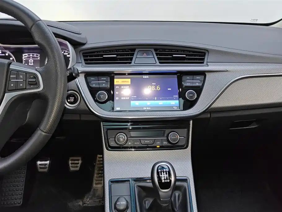 Geely Emgrand GS 2018 — фото 13
