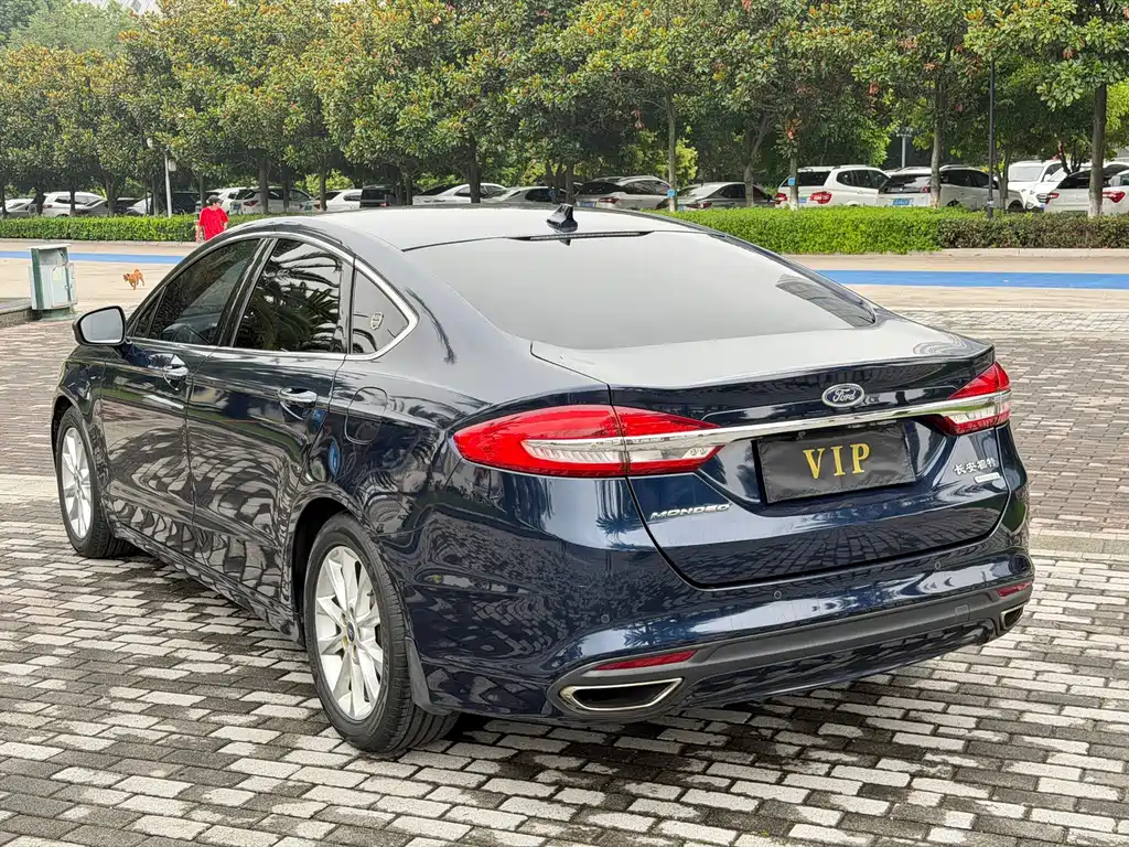 Ford Mondeo 2017 — фото 9