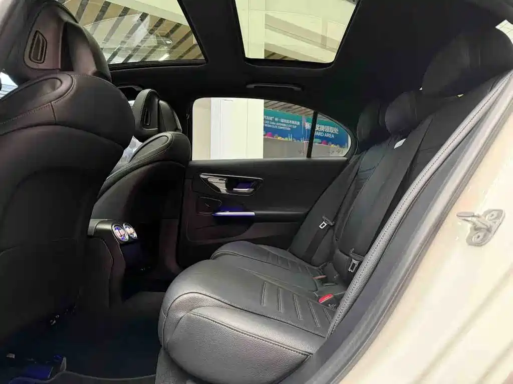 Mercedes-Benz C-Class 2024