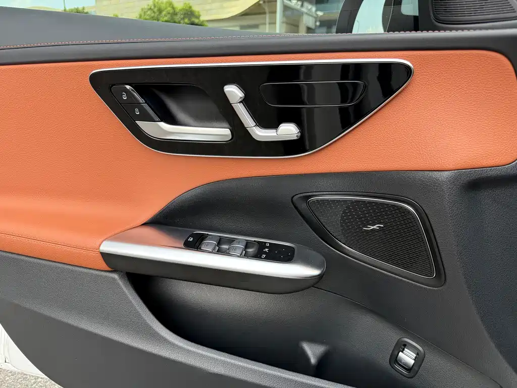 Mercedes-Benz C-Class 2024