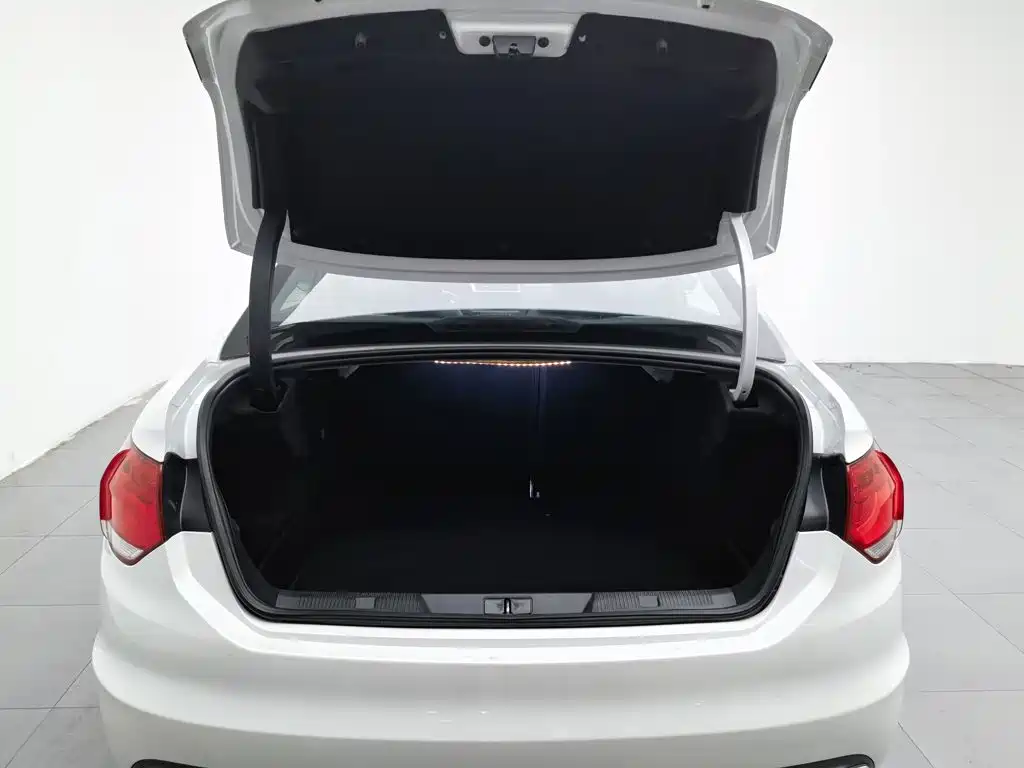 Citroën C4L 2015 — фото 16