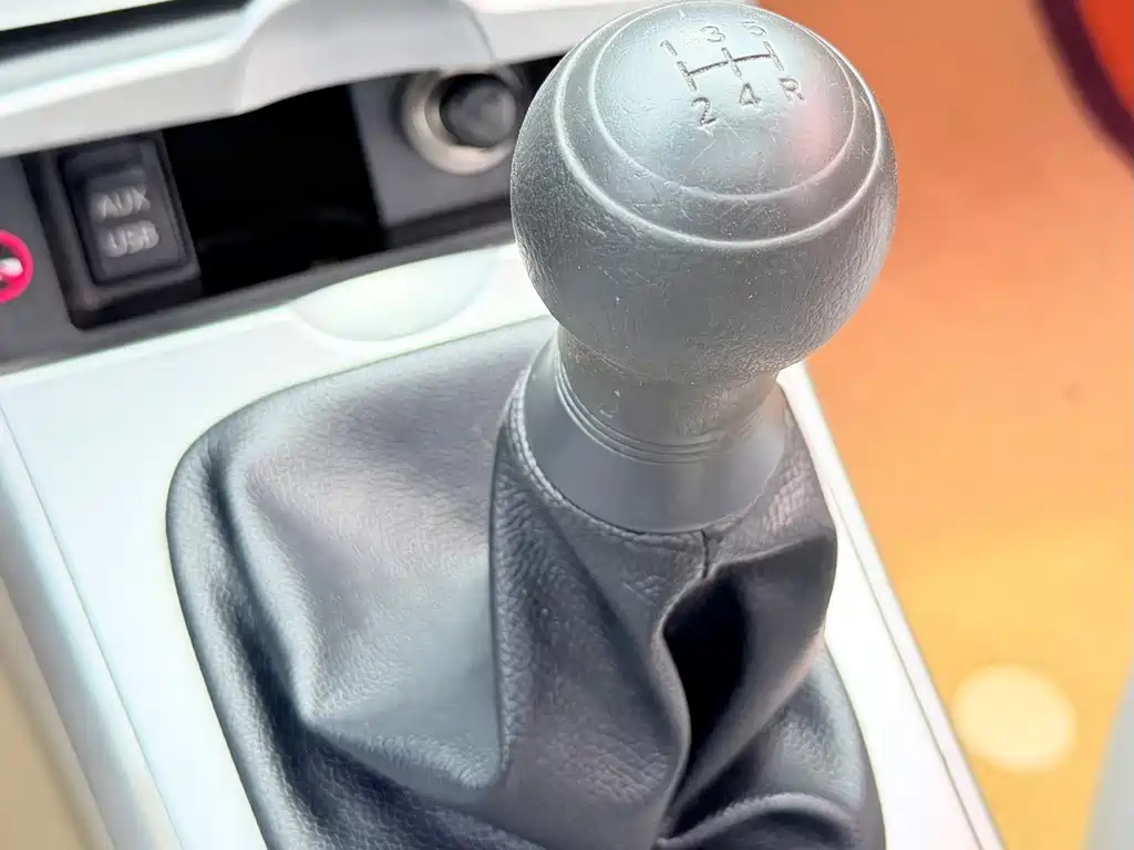 Toyota Corolla 2010 — фото 20