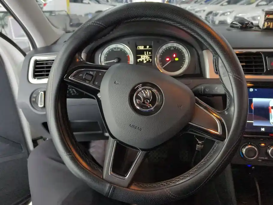 Skoda Rapid 2018 — фото 15