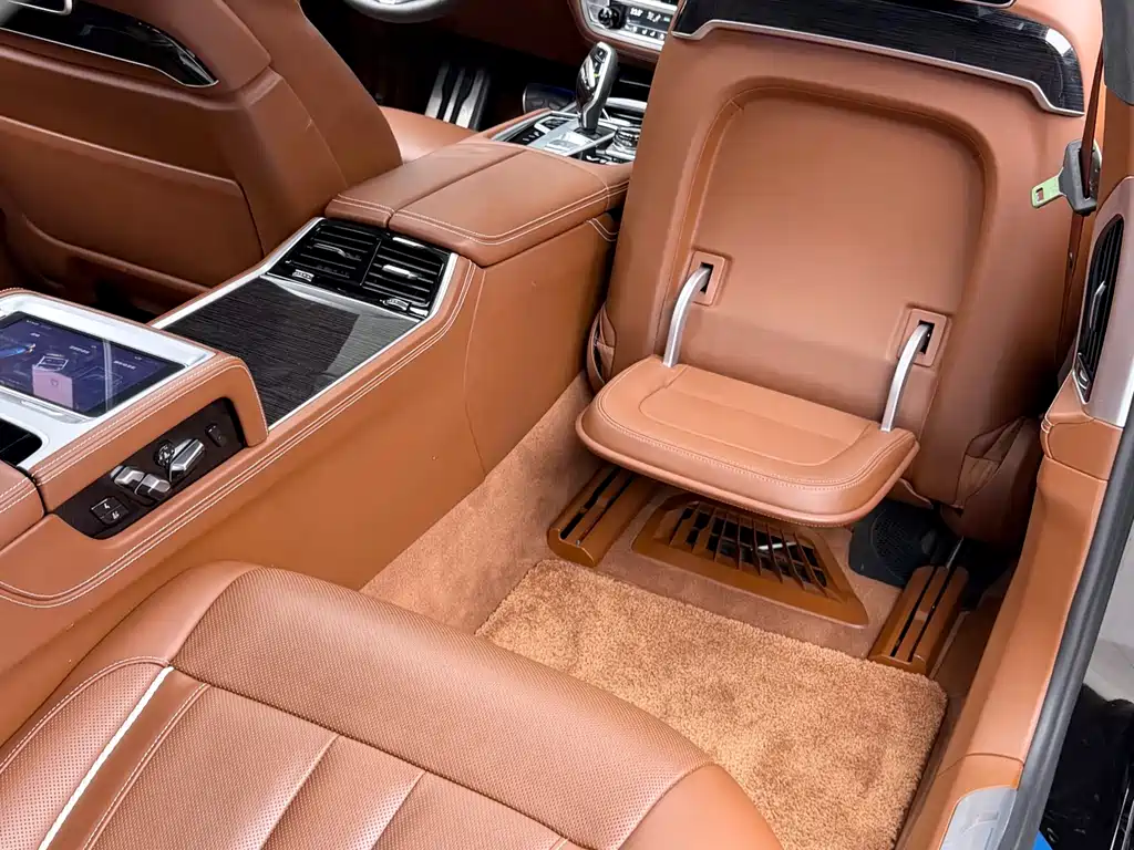 BMW 7 Series 2018 — фото 9