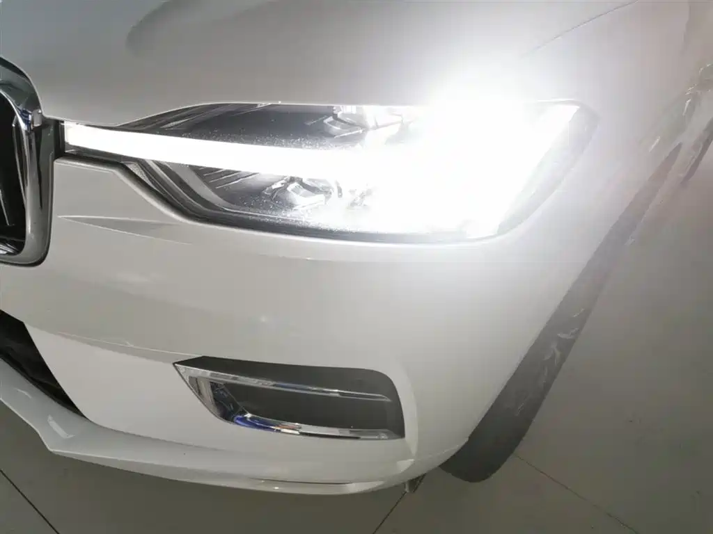 Volvo XC60 2021 — фото 24