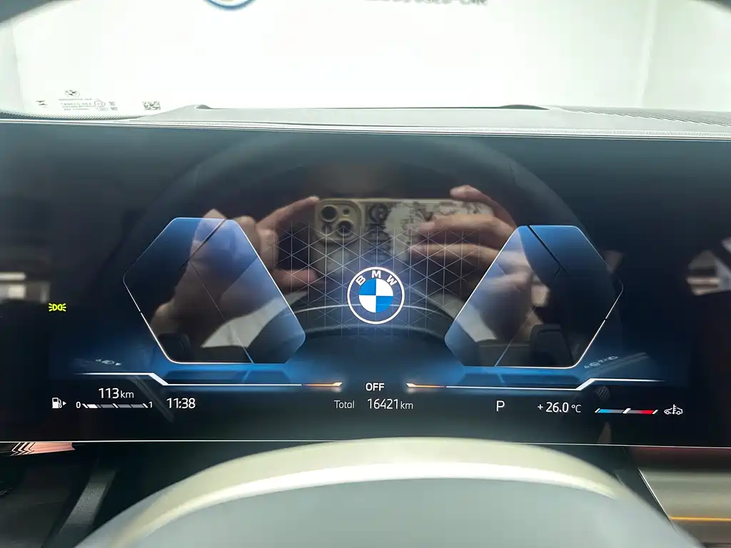 BMW 5 Series 2025 — фото 10