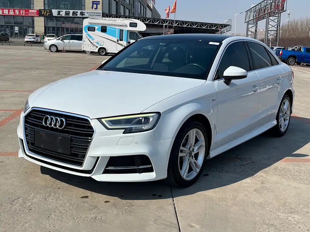Audi A3 2019 — фото 1