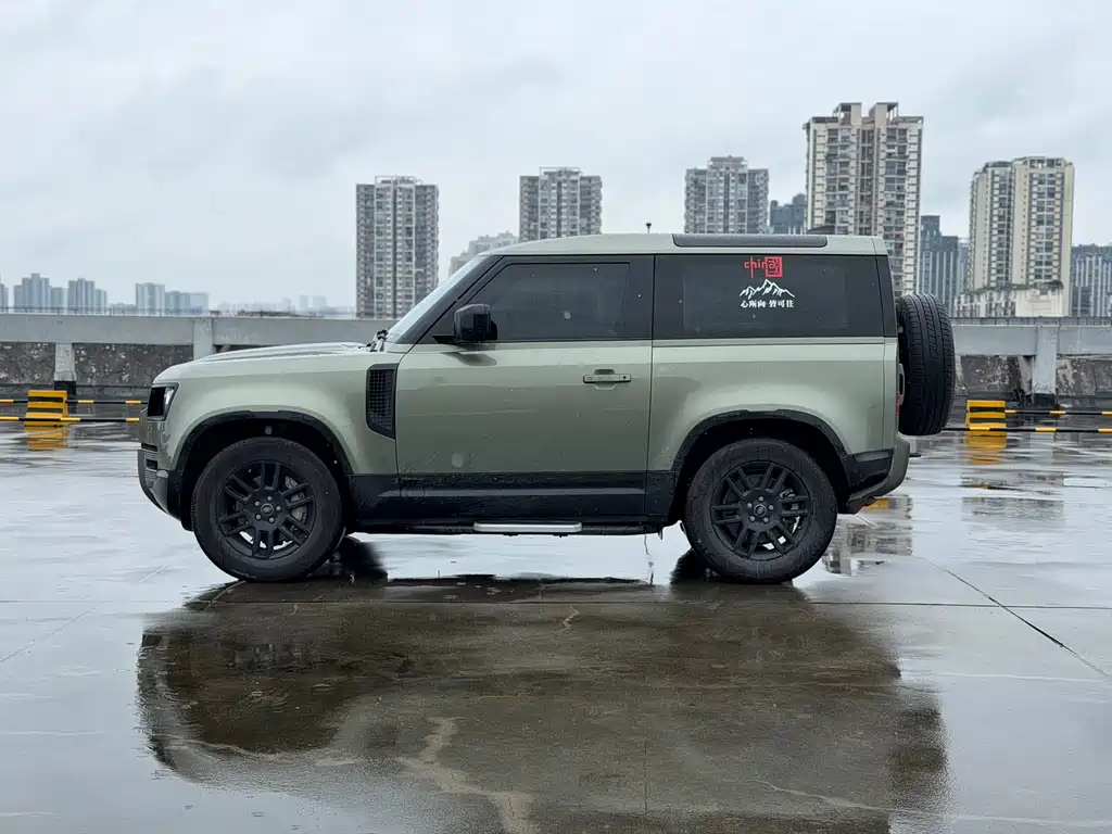 Land Rover Defender 2021