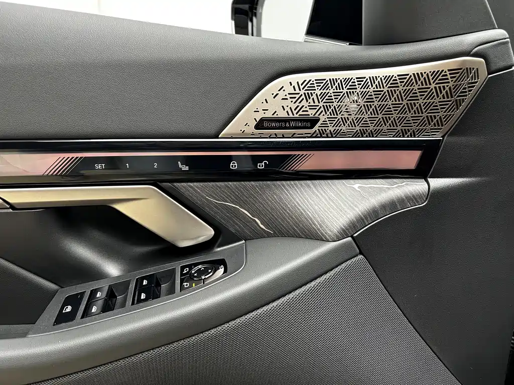 BMW 5 Series 2025 — фото 5