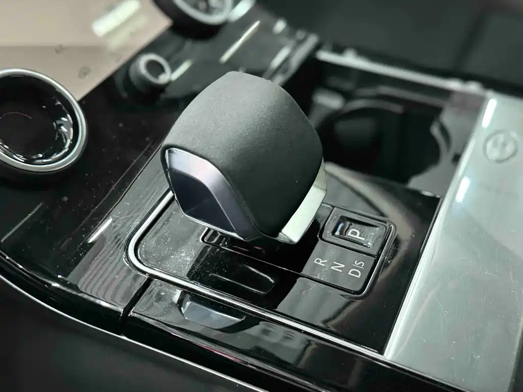 Land Rover Range Rover Velar 2022 — фото 10