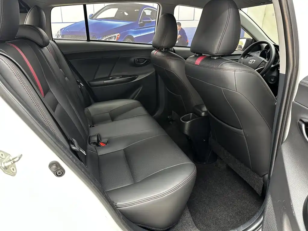 Toyota Yaris L 2022 — фото 10