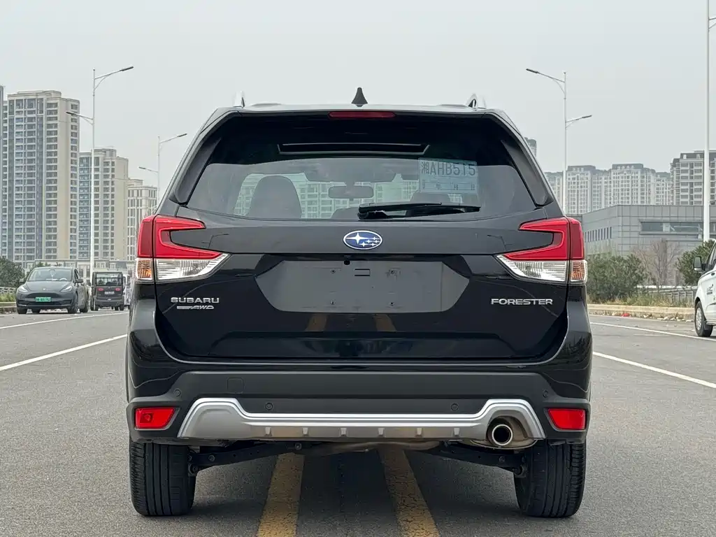 Subaru Forester 2023 — фото 9