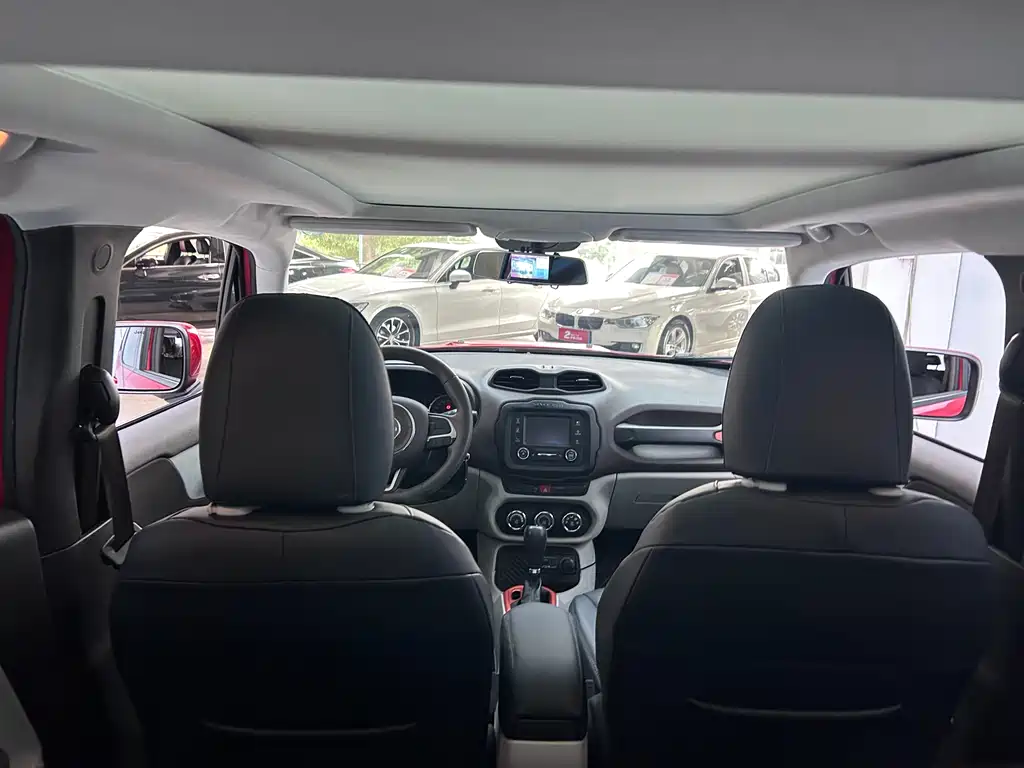 Jeep Renegade 2017 — фото 21