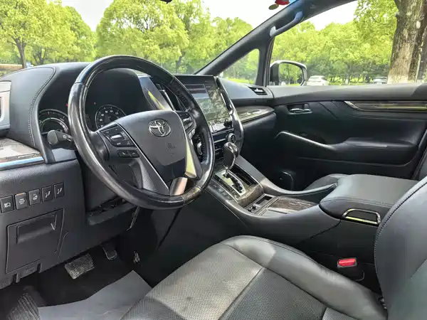 Toyota Alphard 2021