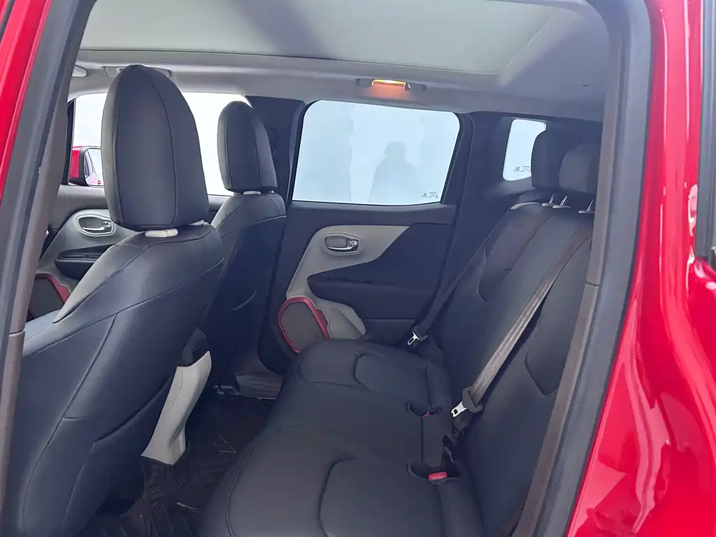 Jeep Renegade 2017 — фото 19
