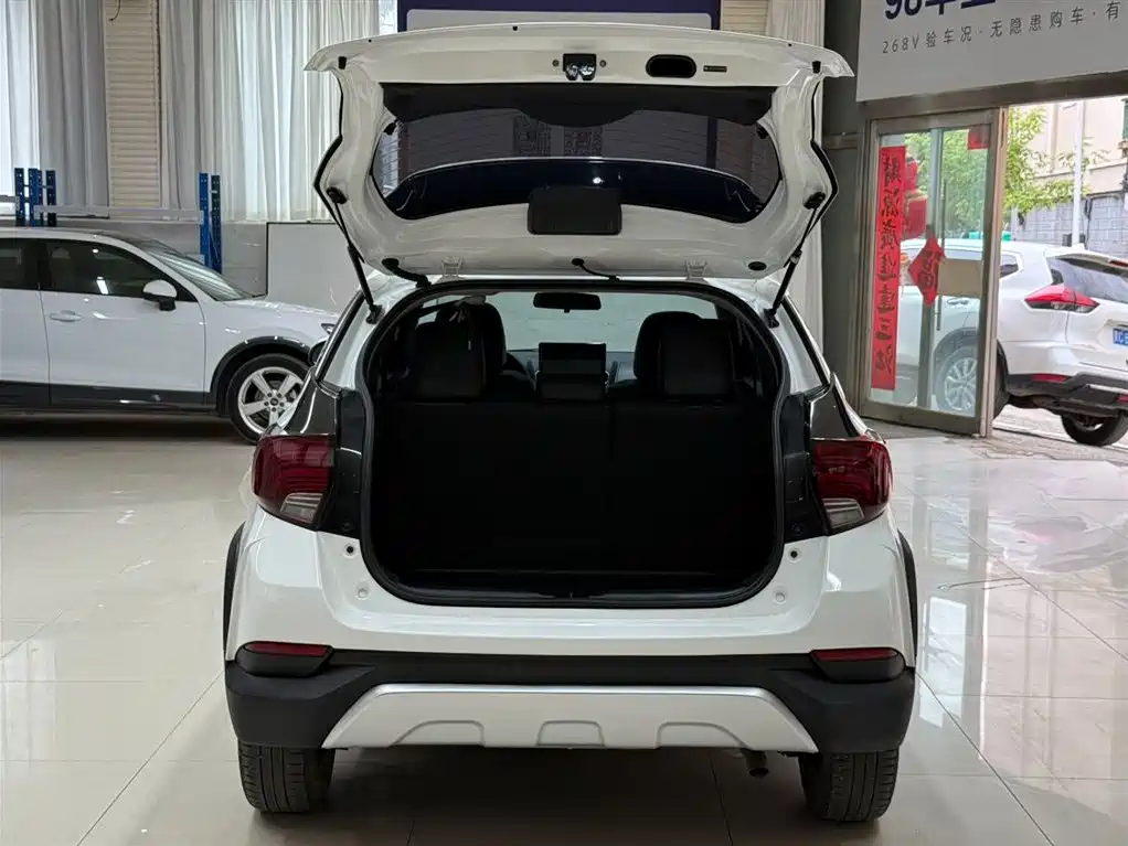 Toyota Yaris L 2022 — фото 22