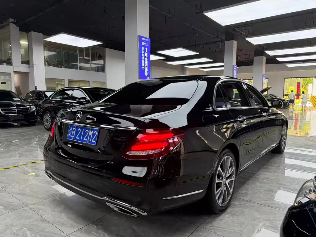 Mercedes-Benz E-Class 2019 — фото 12