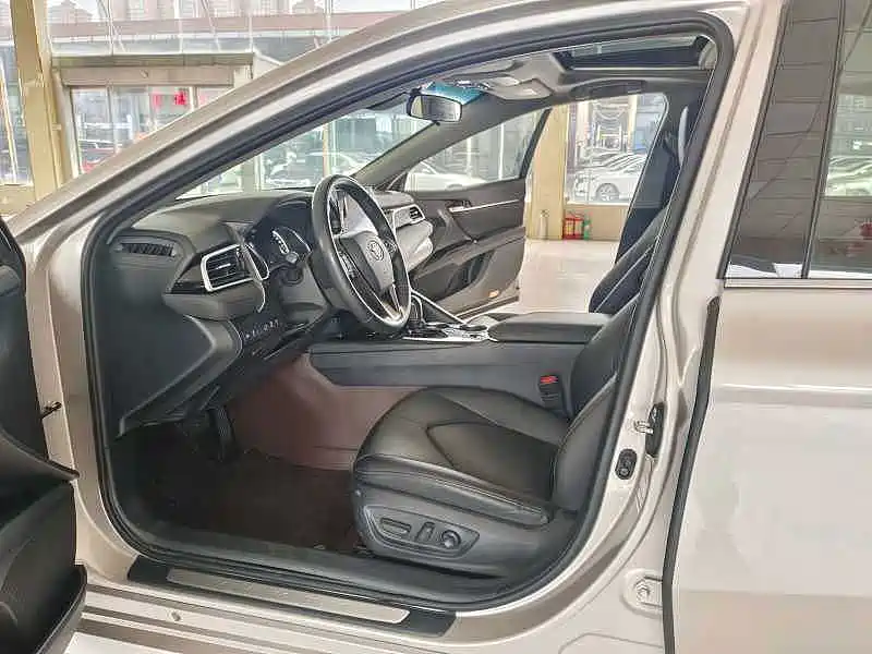 Toyota Camry 2021 — фото 15