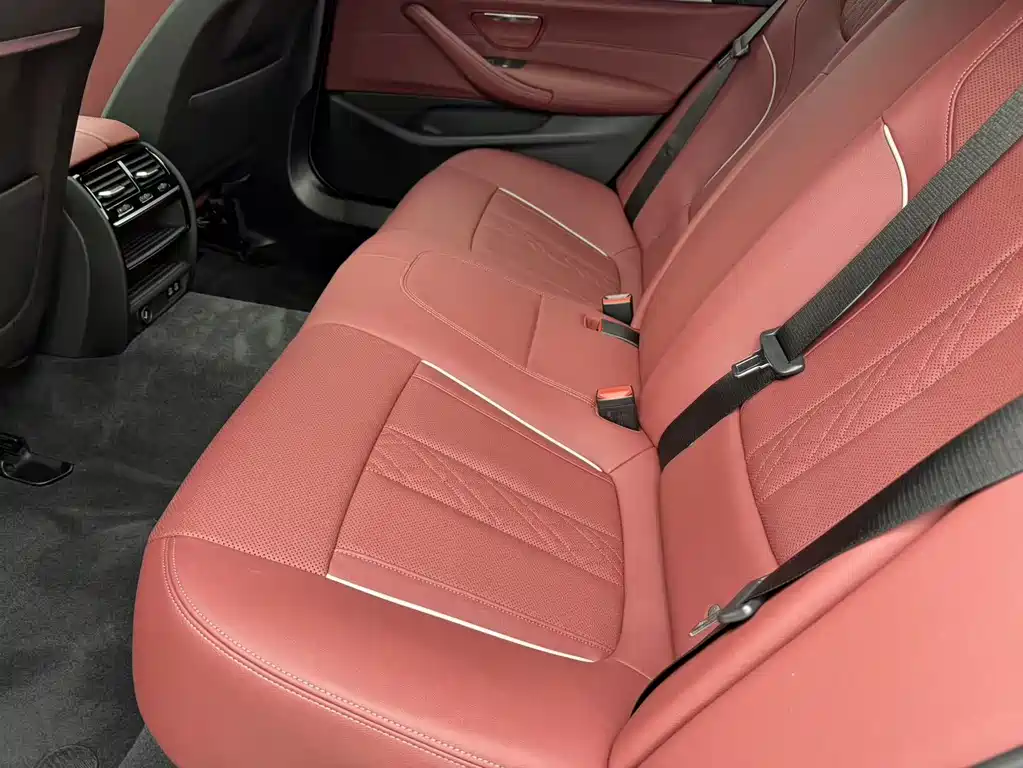 BMW 5 Series 2021 — фото 16
