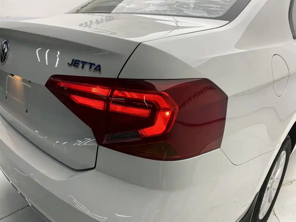 Volkswagen Jetta 2018 — фото 10