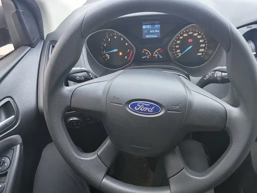 Ford Focus 2014 — фото 12