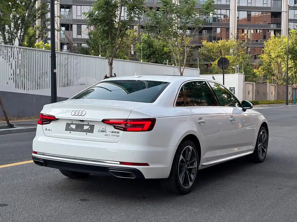 Audi A4L 2019 — фото 17