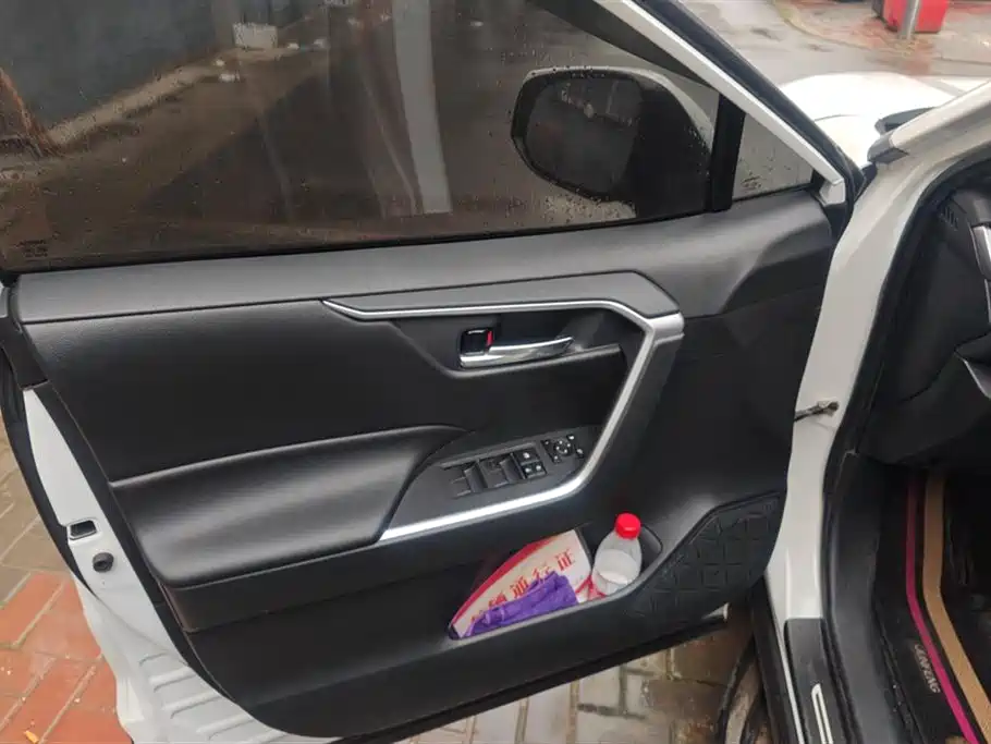 Toyota RAV4 2021