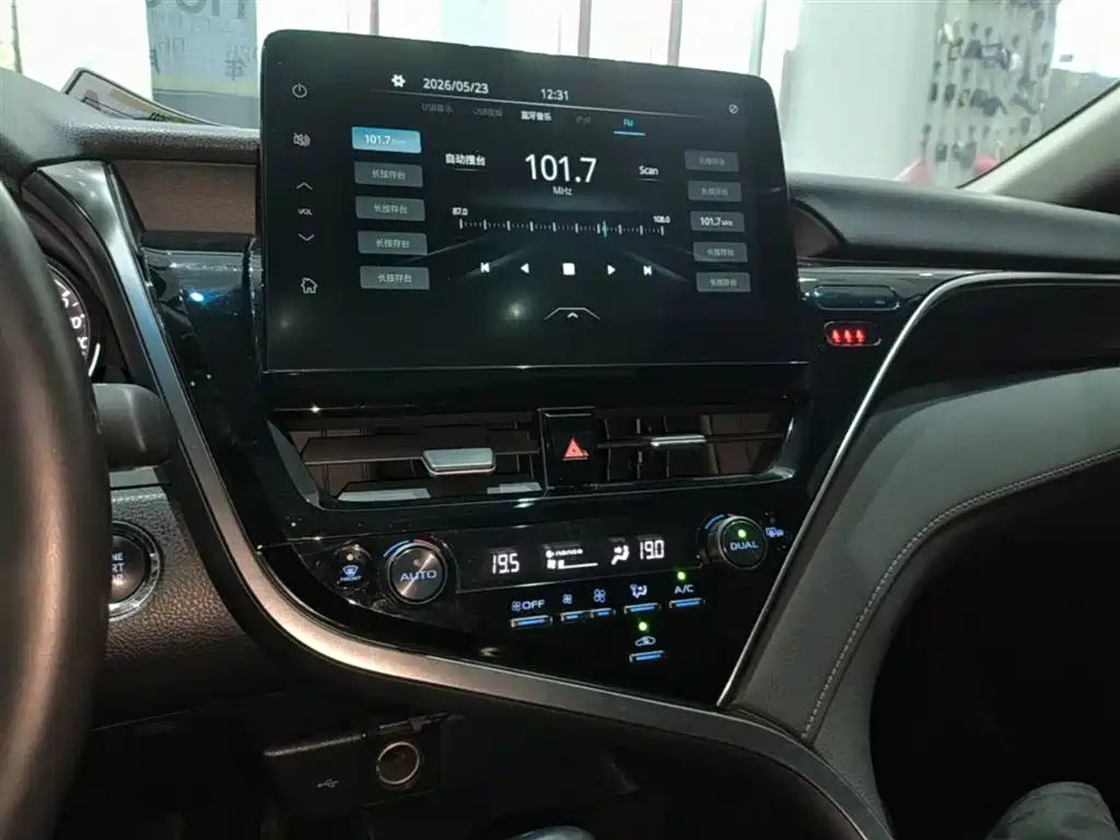 Toyota Camry 2022 — фото 13
