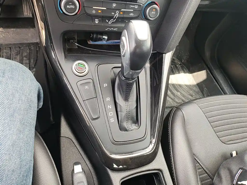 Ford Focus 2016 — фото 13