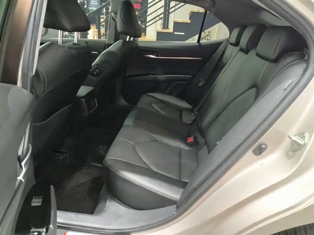 Toyota Camry 2022 — фото 17