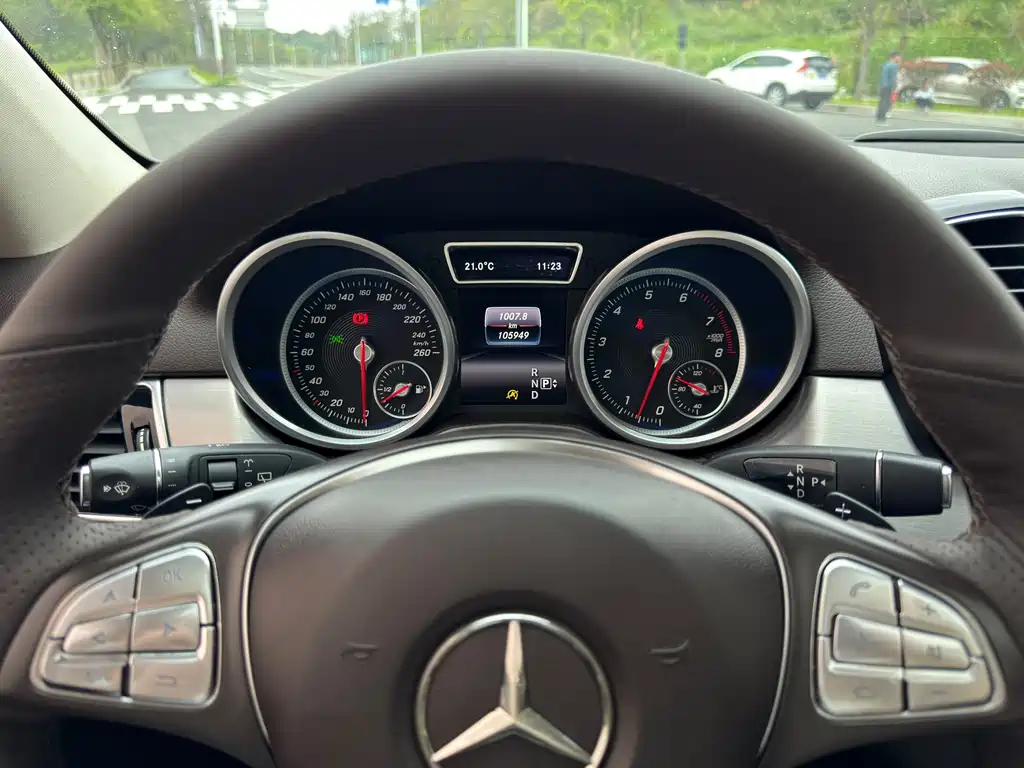 Mercedes-Benz GLE 2015 — фото 4