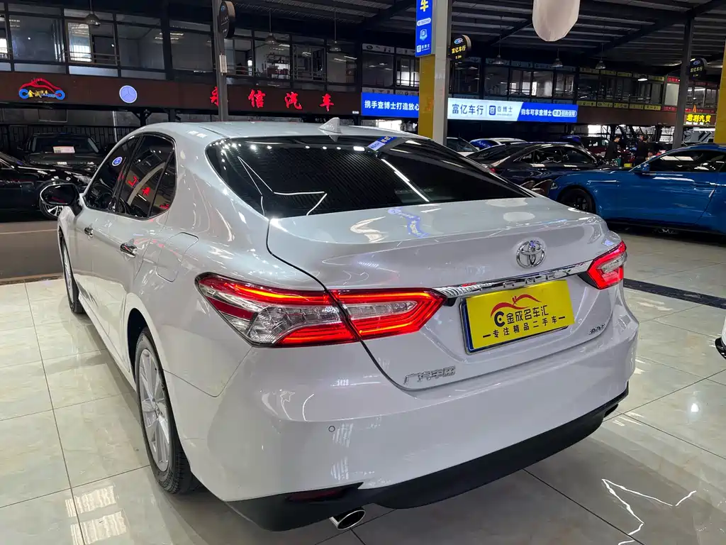 Toyota Camry 2021 — фото 20