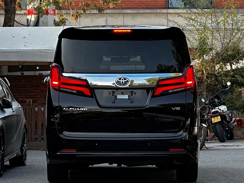 Toyota Alphard 2018 — фото 10