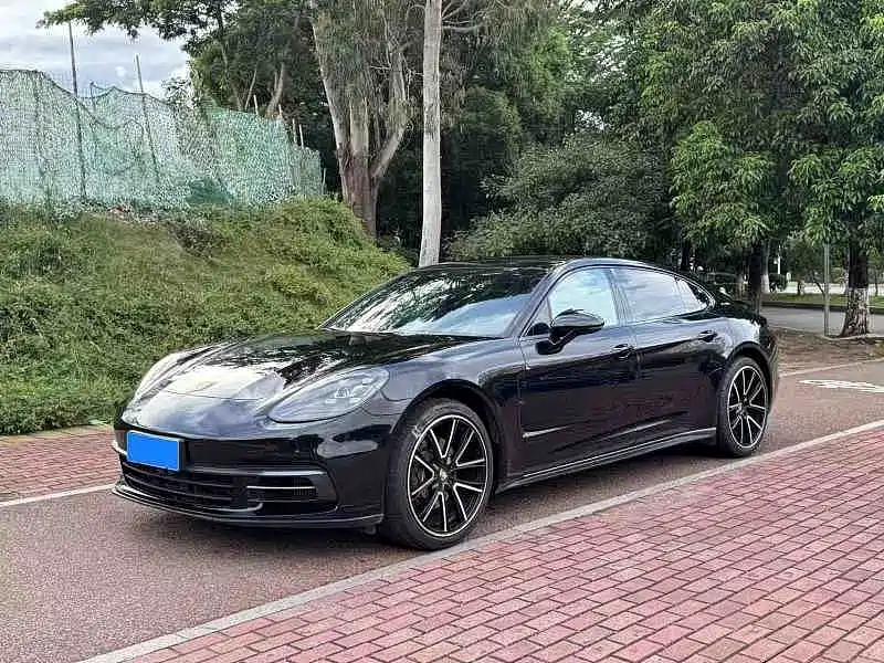 Porsche Panamera 2019 — фото 1