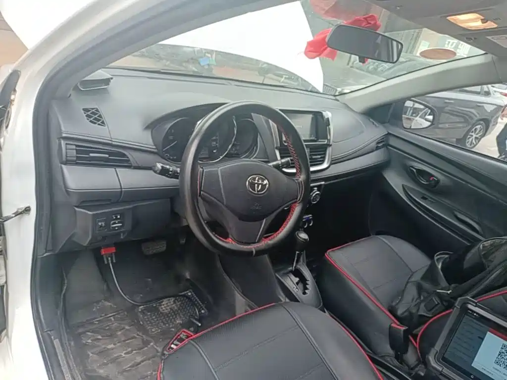 Toyota Yaris L 2017 — фото 10