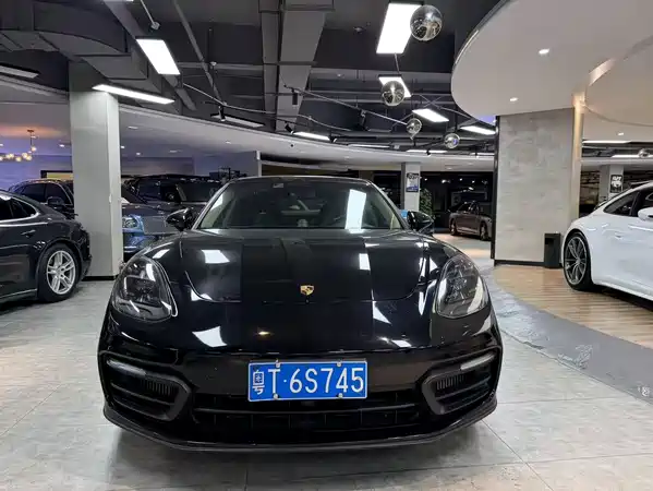 Porsche Panamera 2021