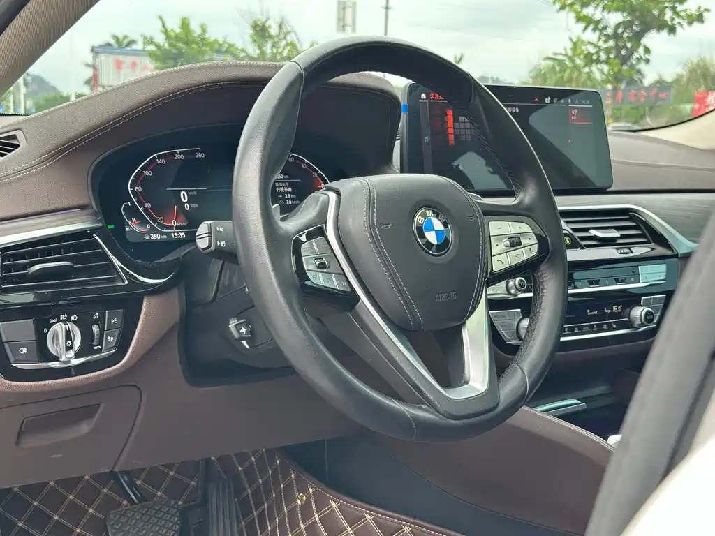 BMW 5 Series 2023 — фото 14