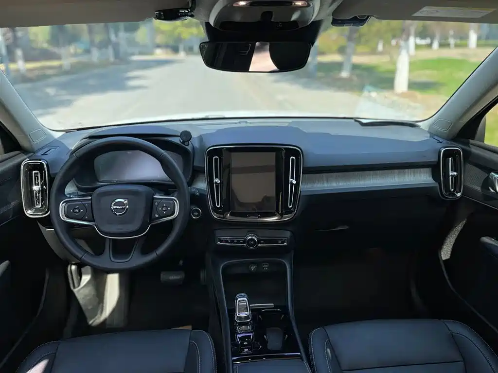 Volvo XC40 2019 — фото 13