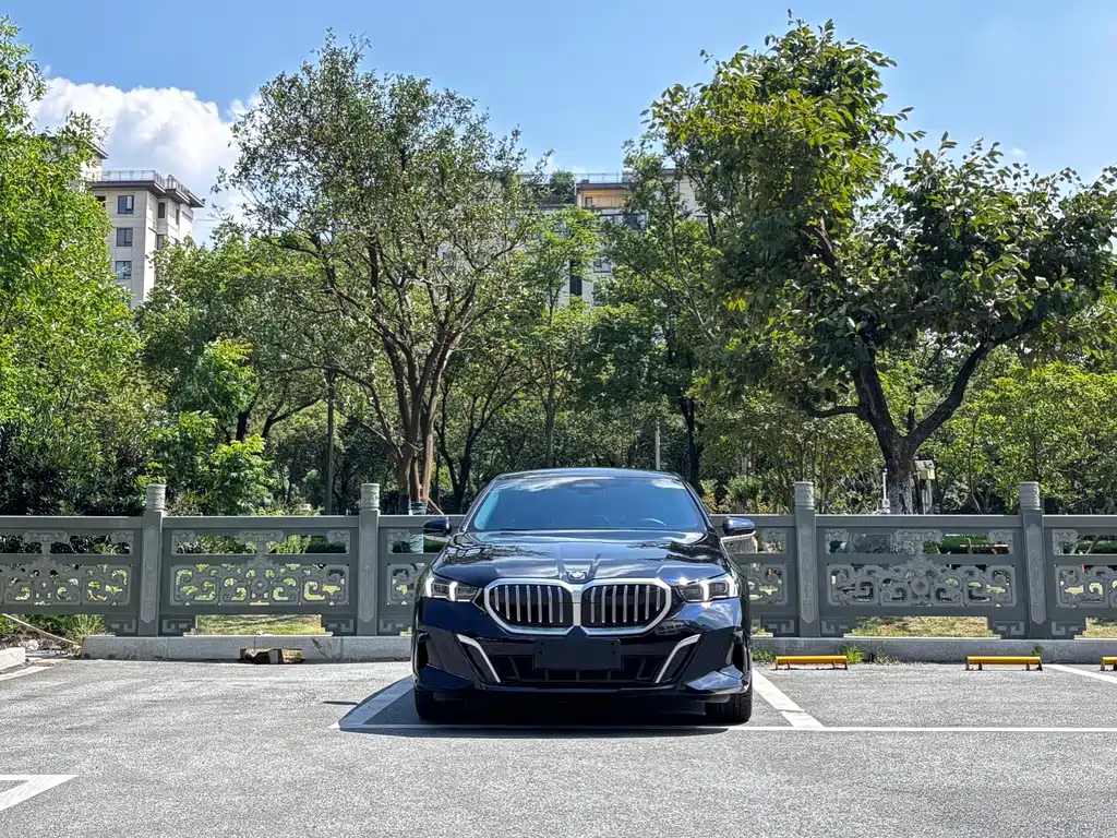 BMW 5 Series 2025