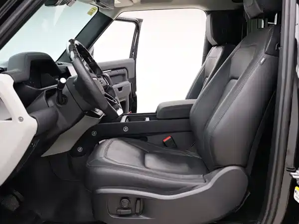 Land Rover Defender 2022