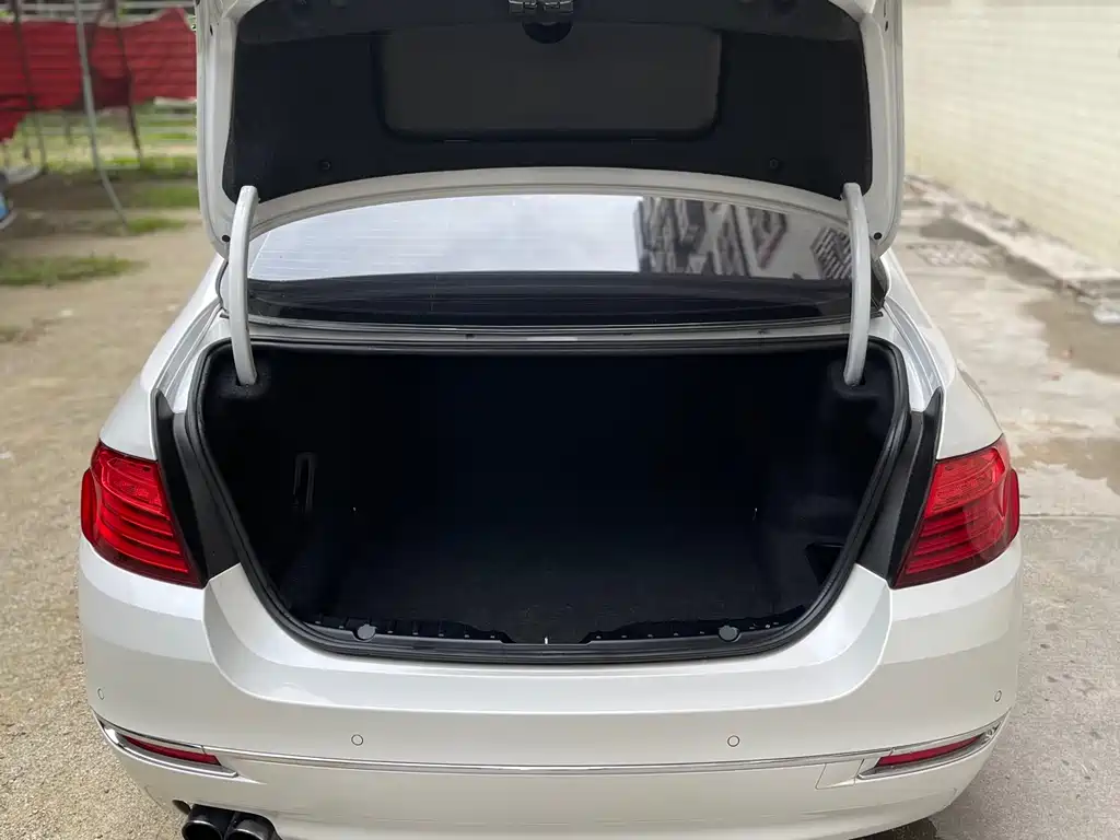 BMW 5 Series 2015 — фото 15
